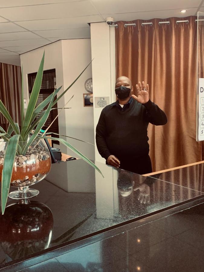 绿洲酒店 乌平通 外观 照片